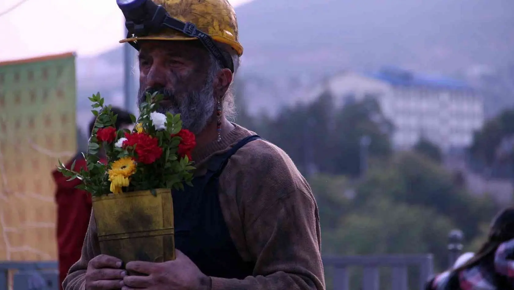 Tunceli'de, maden ocağındaki patlamada hayatını kaybedenler anısına sokak performansı sergilendi