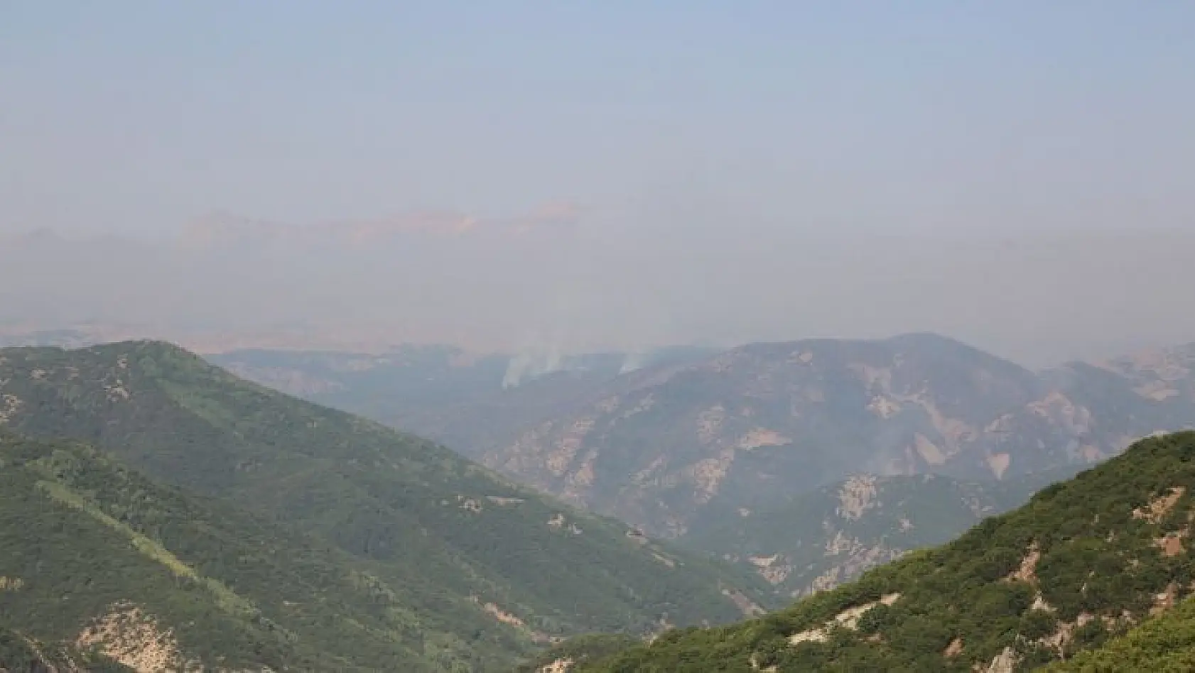 Tunceli'deki yangınlara karadan ve havadan müdahale sürüyor