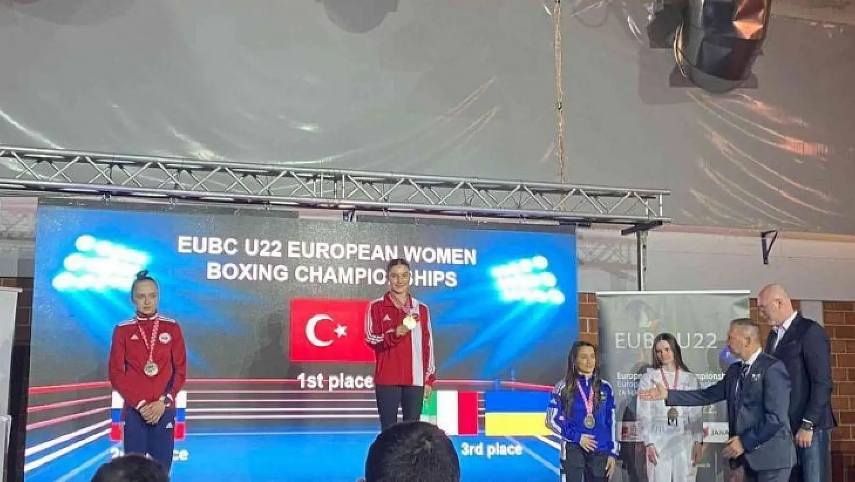 Tuncelili sporcu boksta Avrupa şampiyonu oldu