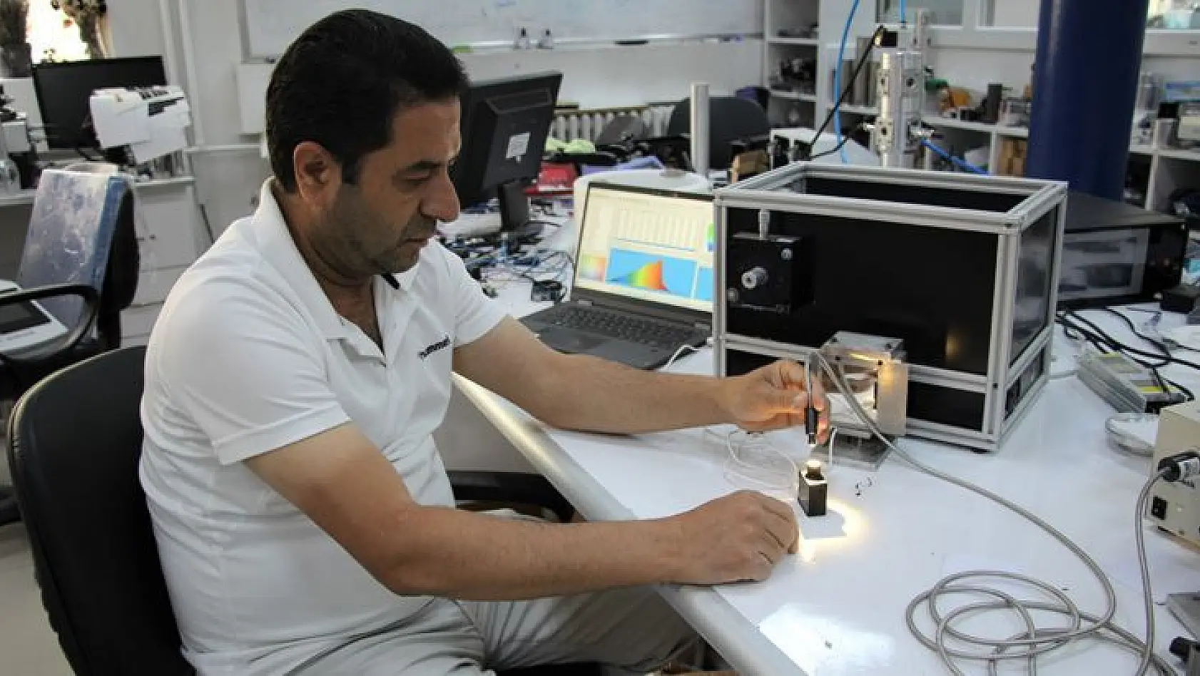 Türk Profesörden Önemli Çalışma Işık Dalga Boyu Analizörü Cihazı Üretti