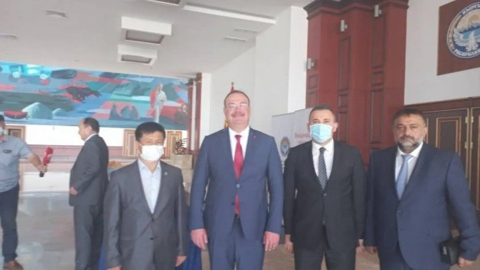 Türkiye'den Kırgızistan'a 150 bin doz Sinovac aşısı ulaştı