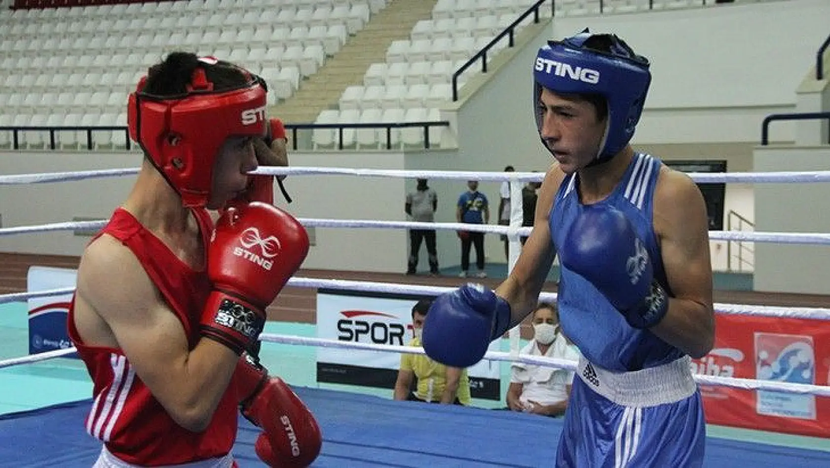 Türkiye Gençler Ferdi Boks Şampiyonası Elazığ'da başladı