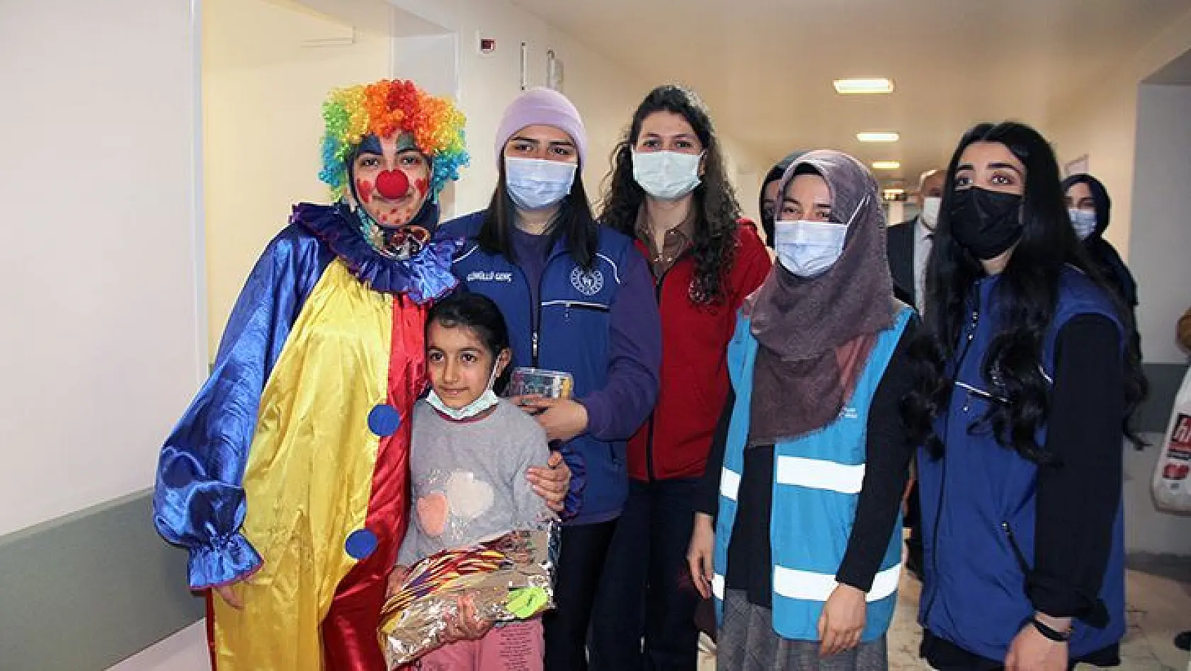 Üniversite Öğrencileri Fırat Üniversitesi Hastanesi'ni Ziyaret Etti