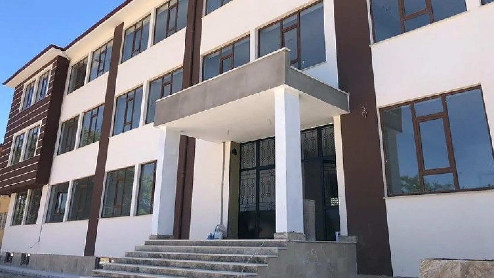 Yapımı tamamlanan Aksaray İmam Hatip Ortaokulu Açılıyor
