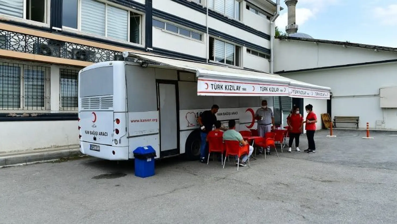 Yeşilyurt Belediyesi personellerinden kan bağışı