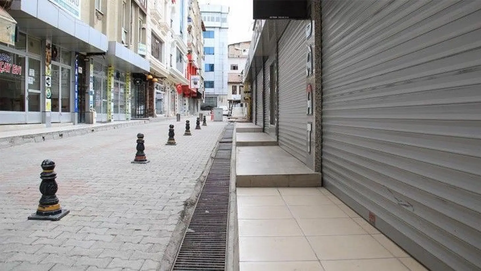 Elazığ'da cadde ve sokaklarda kısıtlama sessizliği