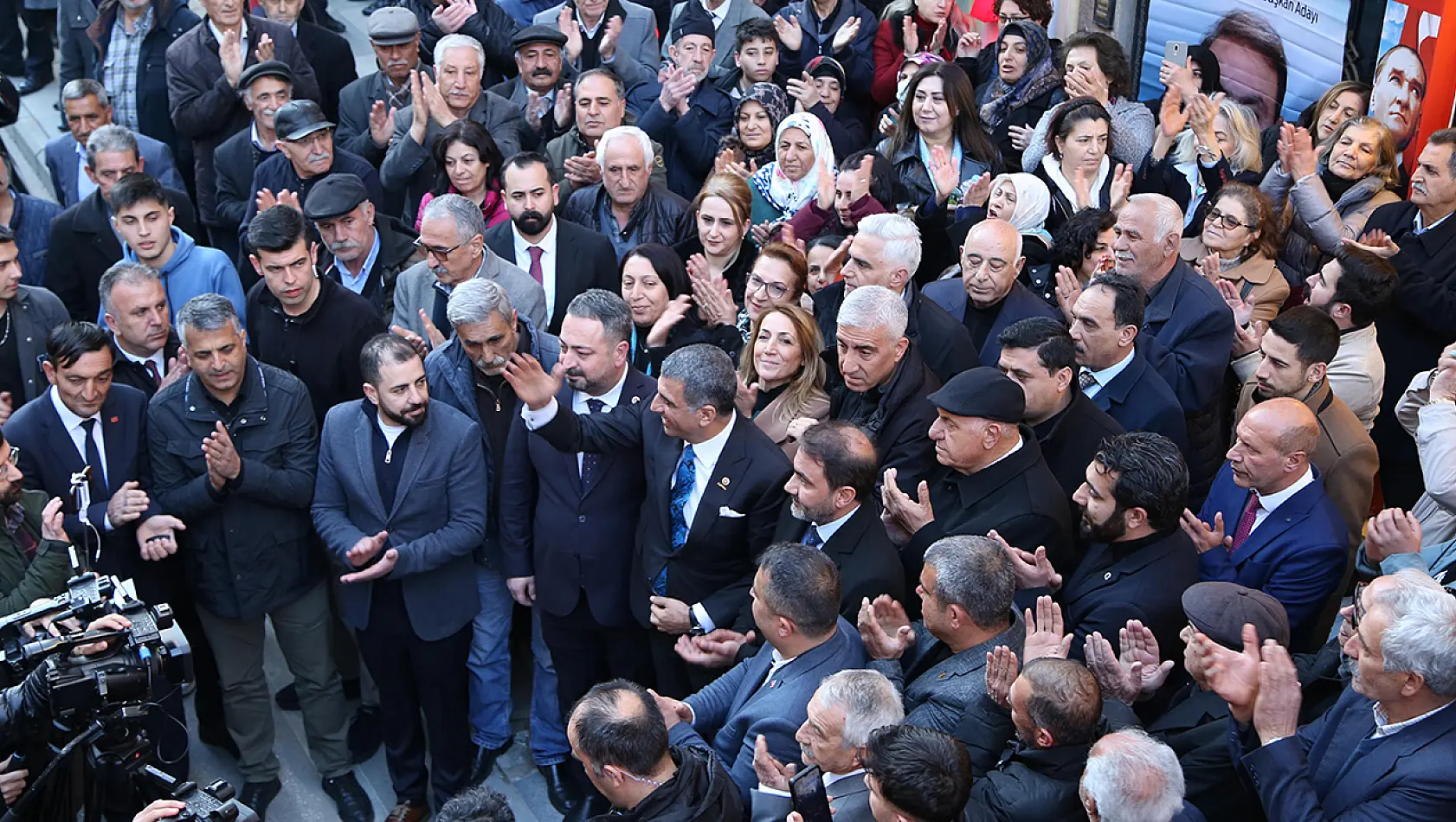 CHP'nin Elazığ Seçim Koordinasyon Merkezi Yoğun Katılımla Açıldı