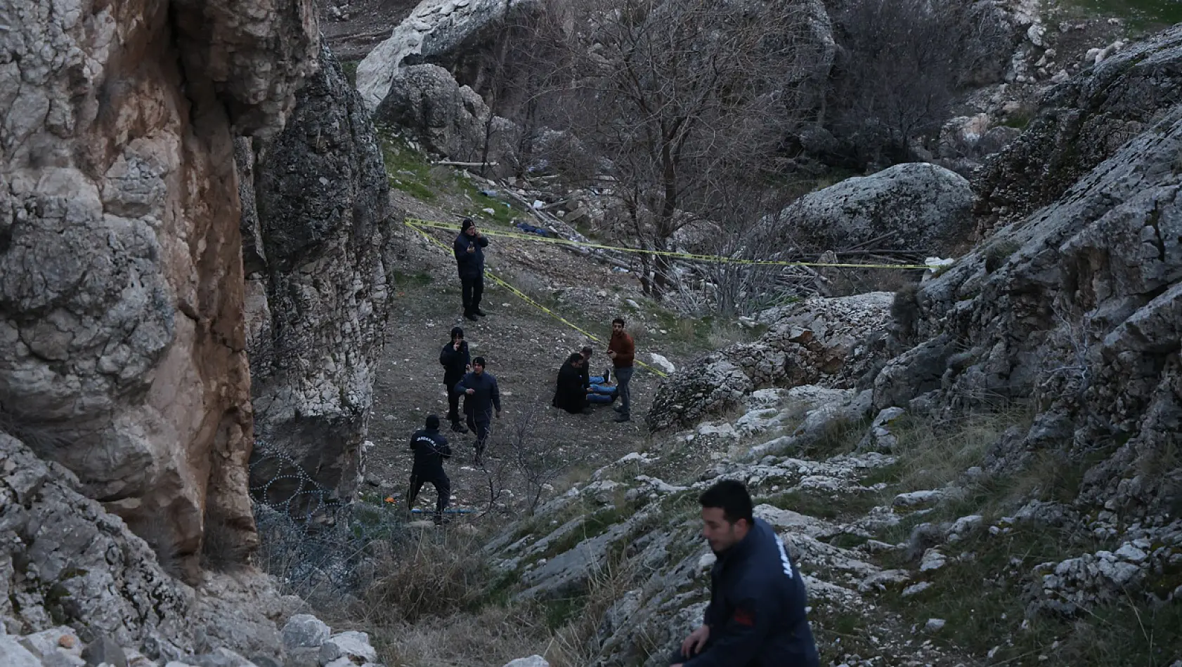 Elazığ'da Korkunç Olay Kayalıkların Arasında Ceset Bulundu!