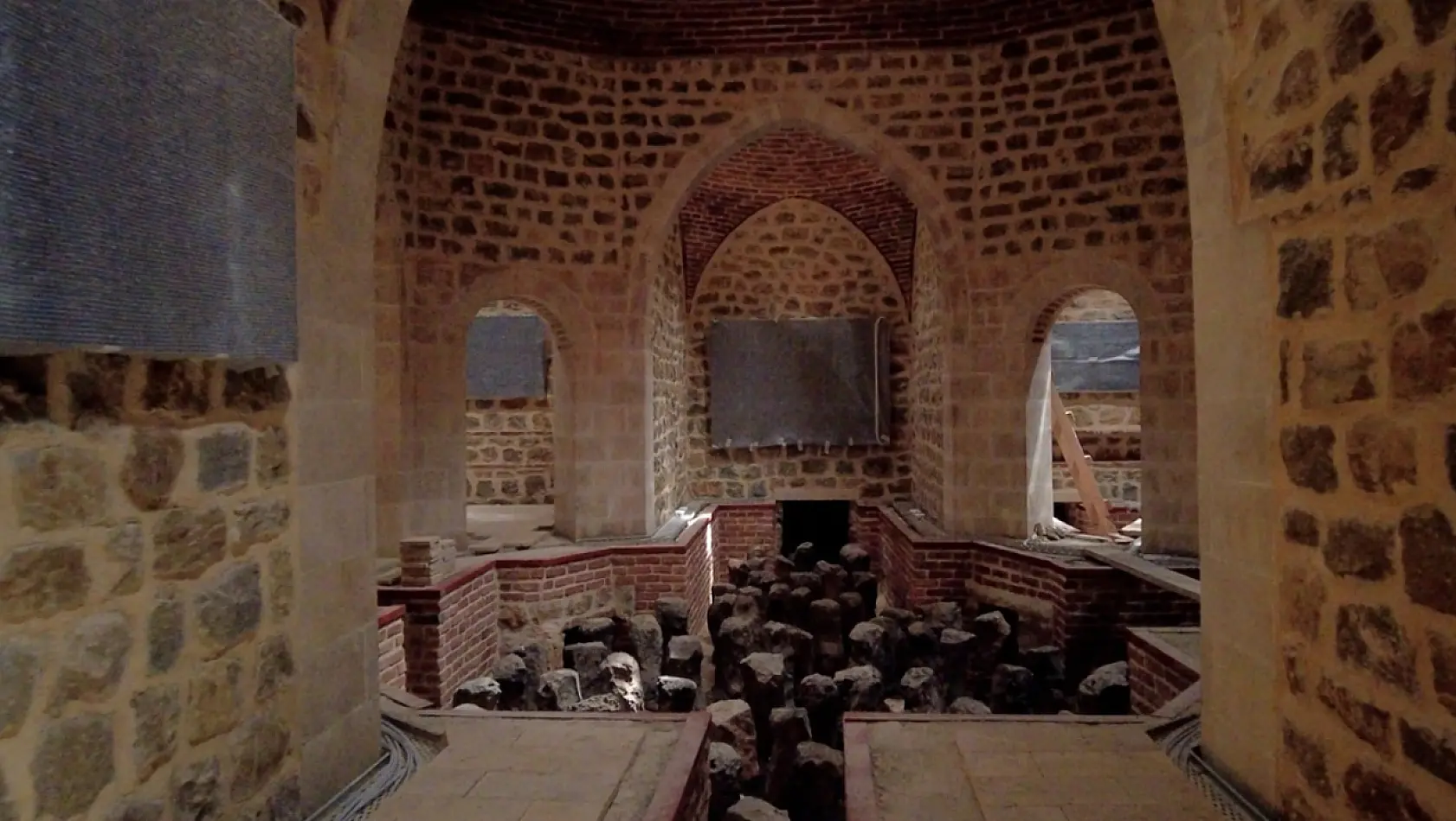 Elazığ'da Tarihi Hoca Hasan Hamamı'nın Restorasyon Çalışmaları Bitmek Üzere