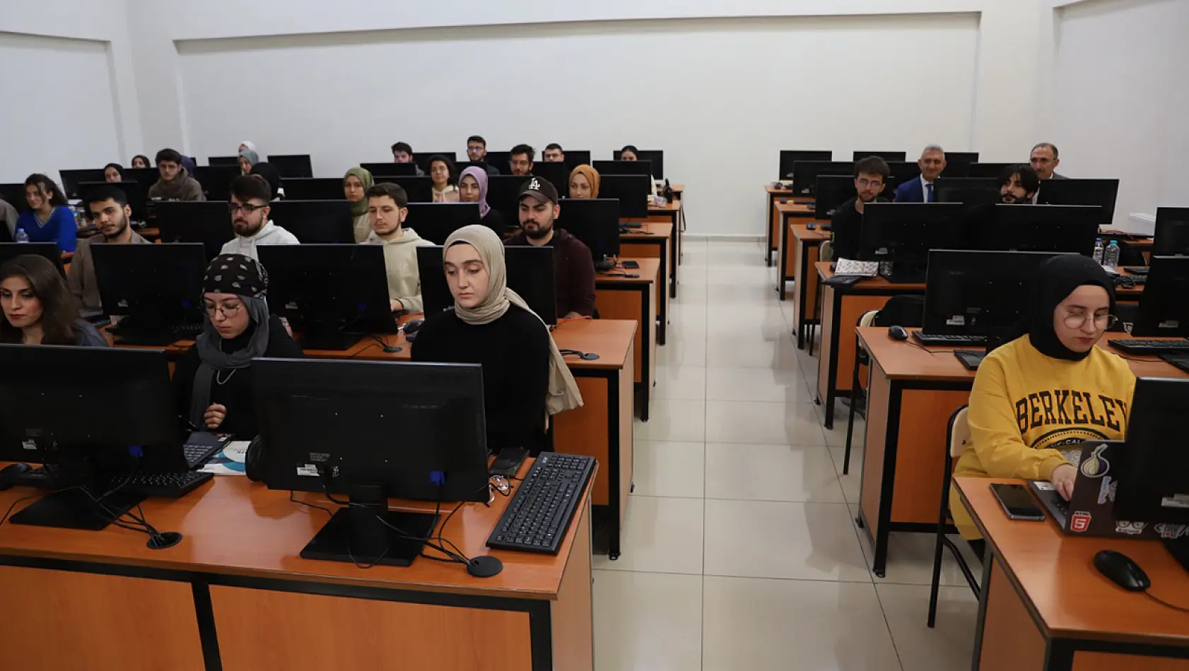 Fırat Üniversitesi'nde 'Siber Vatan' Eğitimleri Veriliyor