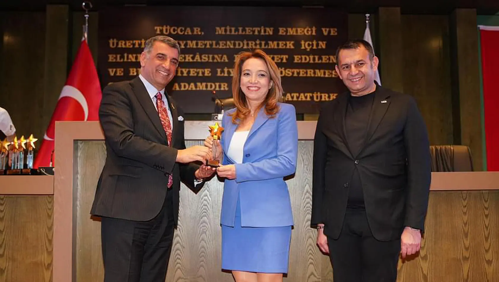 Milletvekili Gürsel Erol, Yılın En İyi Siyasetçisi Ödülünü Aldı
