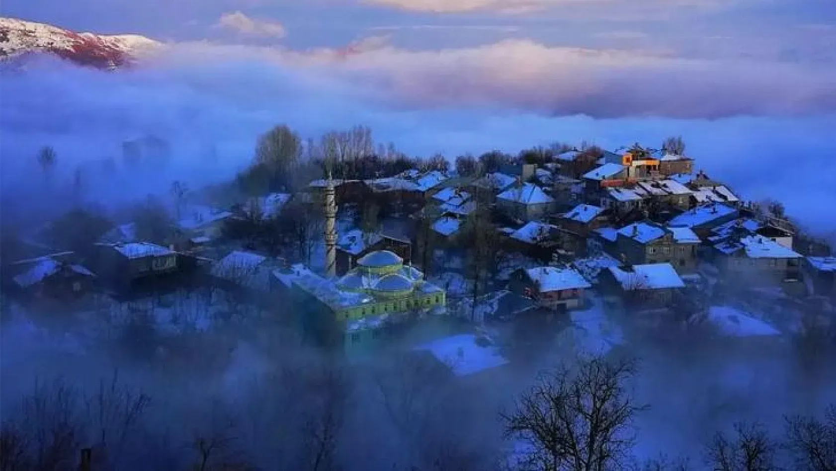 Elazığ'ın şirin köyünde sis güzelliği