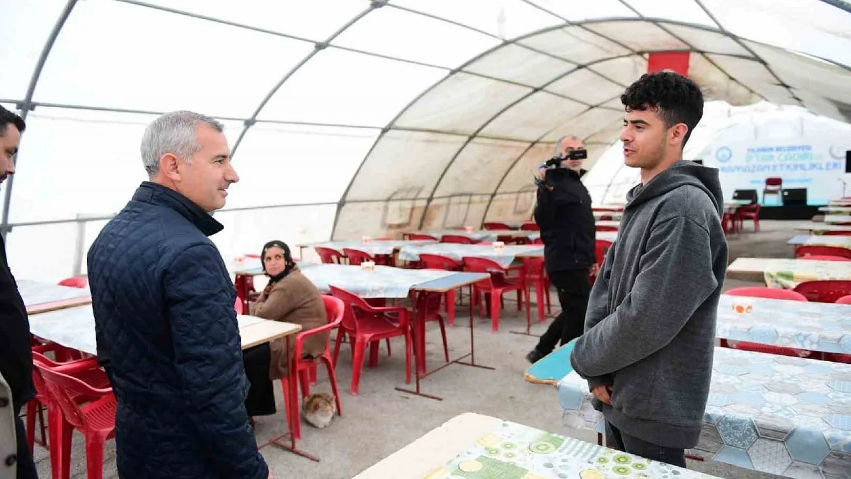Başkan Çınar 'İftar çadırlarında Ramazanın kardeşlik, paylaşma ve dayanışma ruhunu yaşıyoruz.'