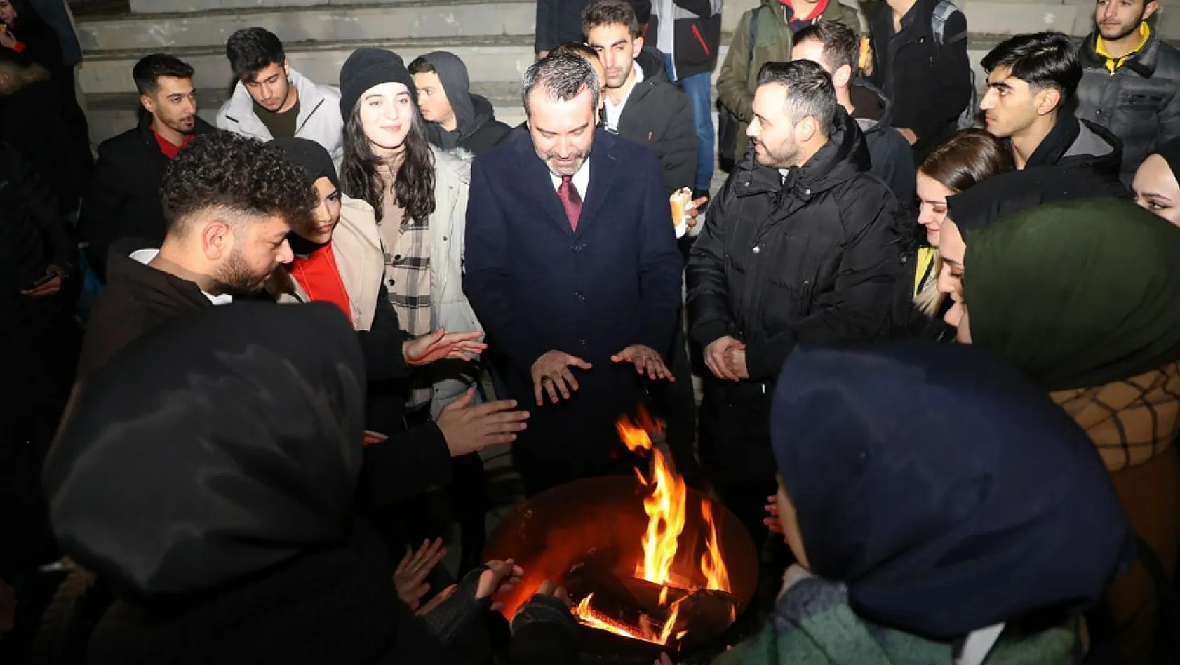 Başkan Şerifoğulları Elazığ Belediyesi Gençlik Meclisi'nin Kış Kampı Etkinliğine Katıldı
