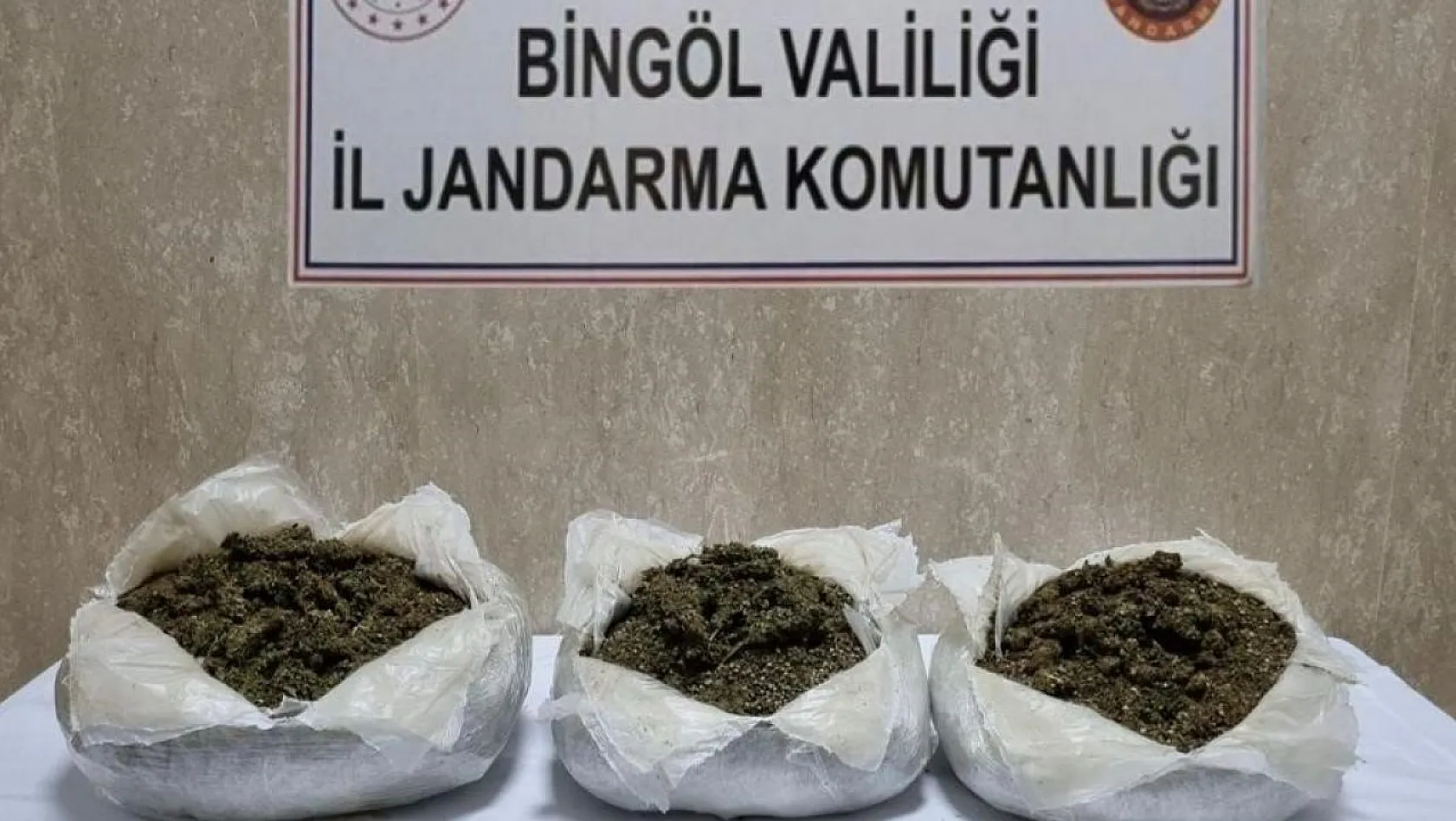 Bingöl'de  3,5 kilo esrar ele geçirildi: 4 gözaltı