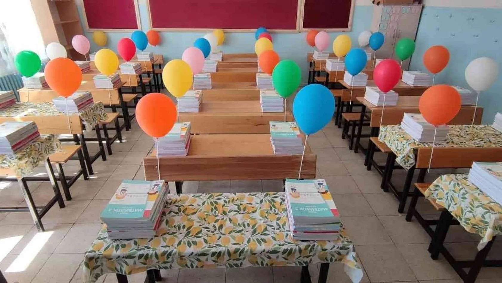 Bingöl'de balonlarla süslenen sınıflar eğitim ve öğretime hazır