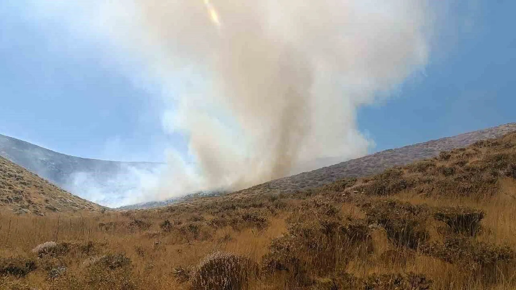 Bingöl'de iki bölgede çıkan yangın söndürüldü
