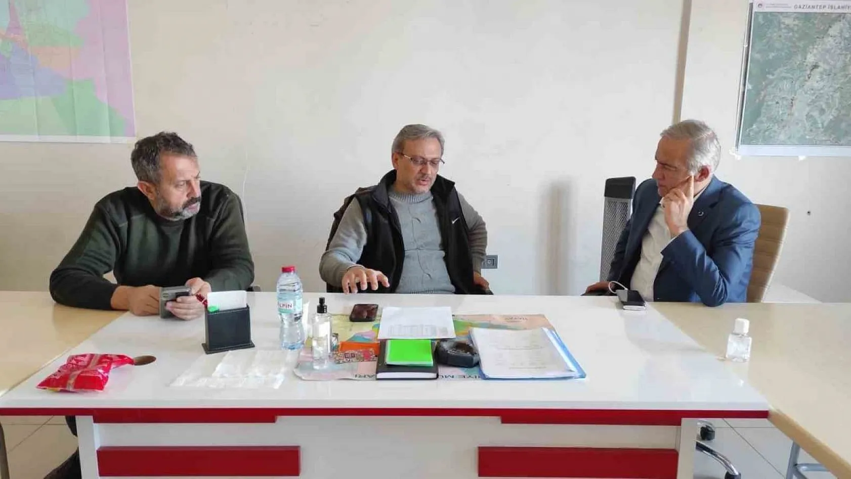 Bingöl Valisi Ekinci, depremzedeler için AFAD'a bir maaşını bağışladı