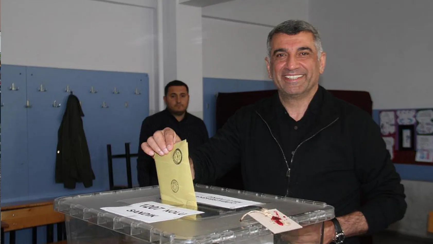 CHP Elazığ Milletvekili Erol Oyunu Kullandı