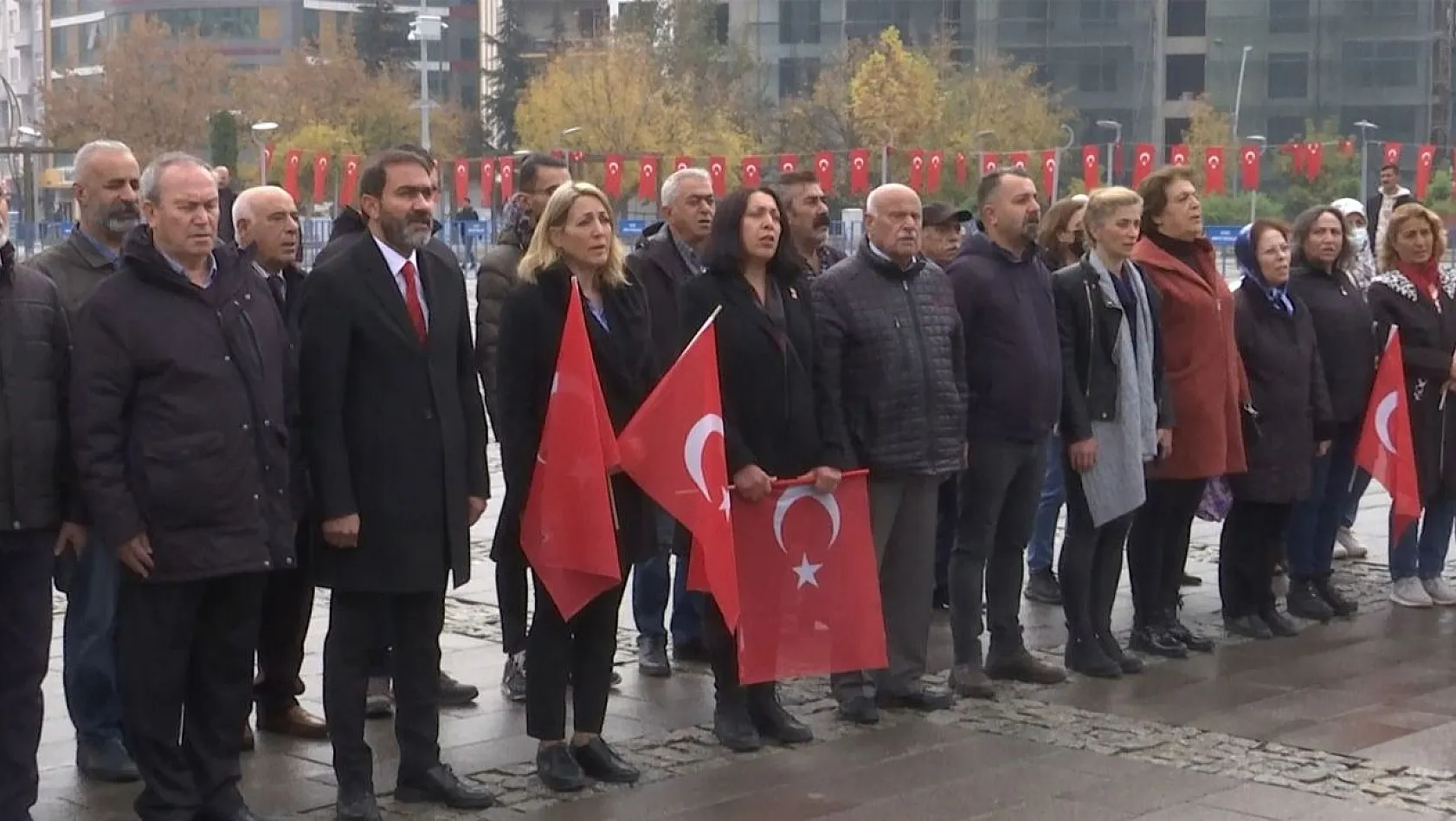 CHP İl Teşkilat Atatürk Anıtına Çelenk Bıraktı