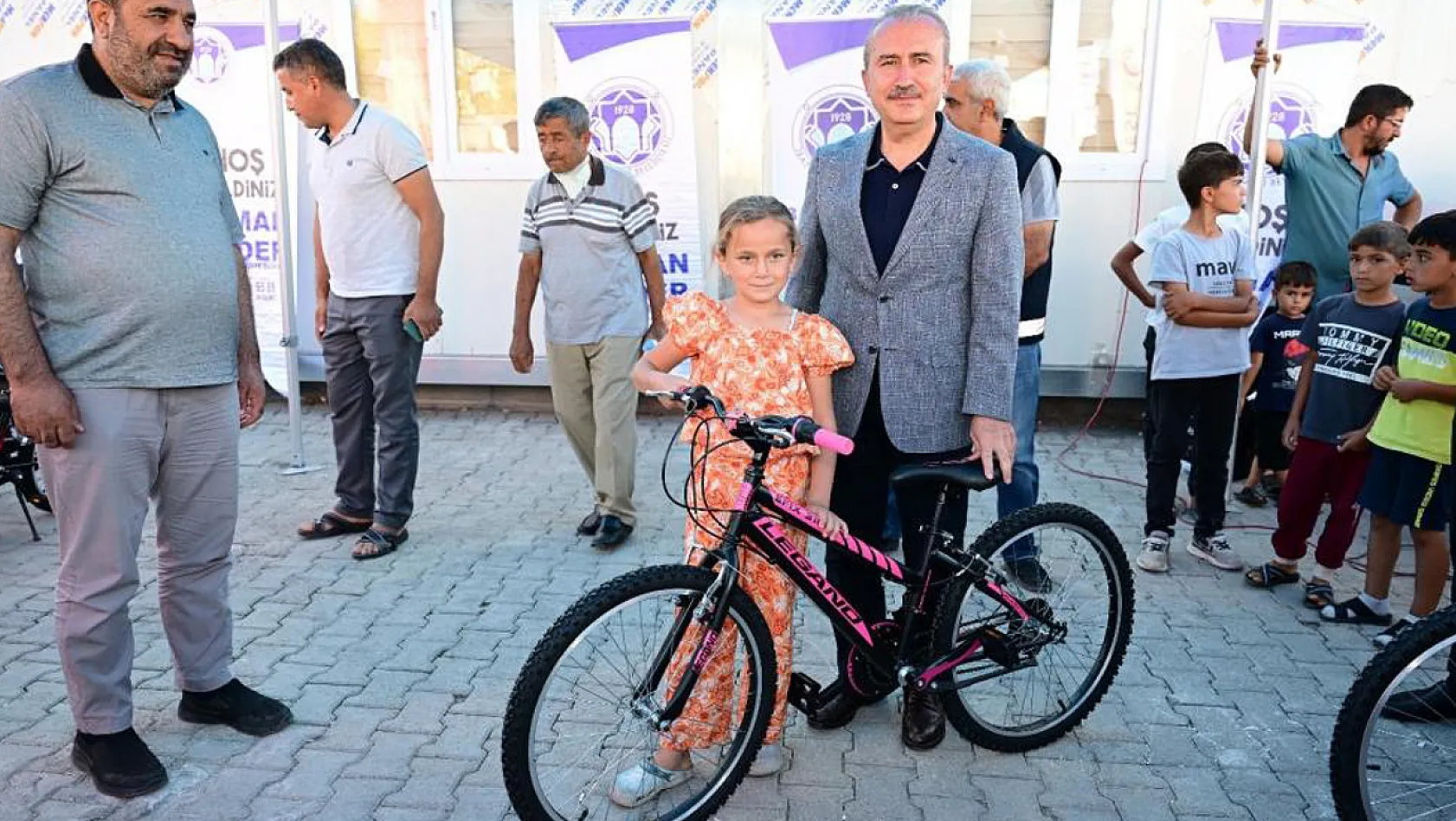 Depremzede Çocuklara Bisiklet Hediye Edildi