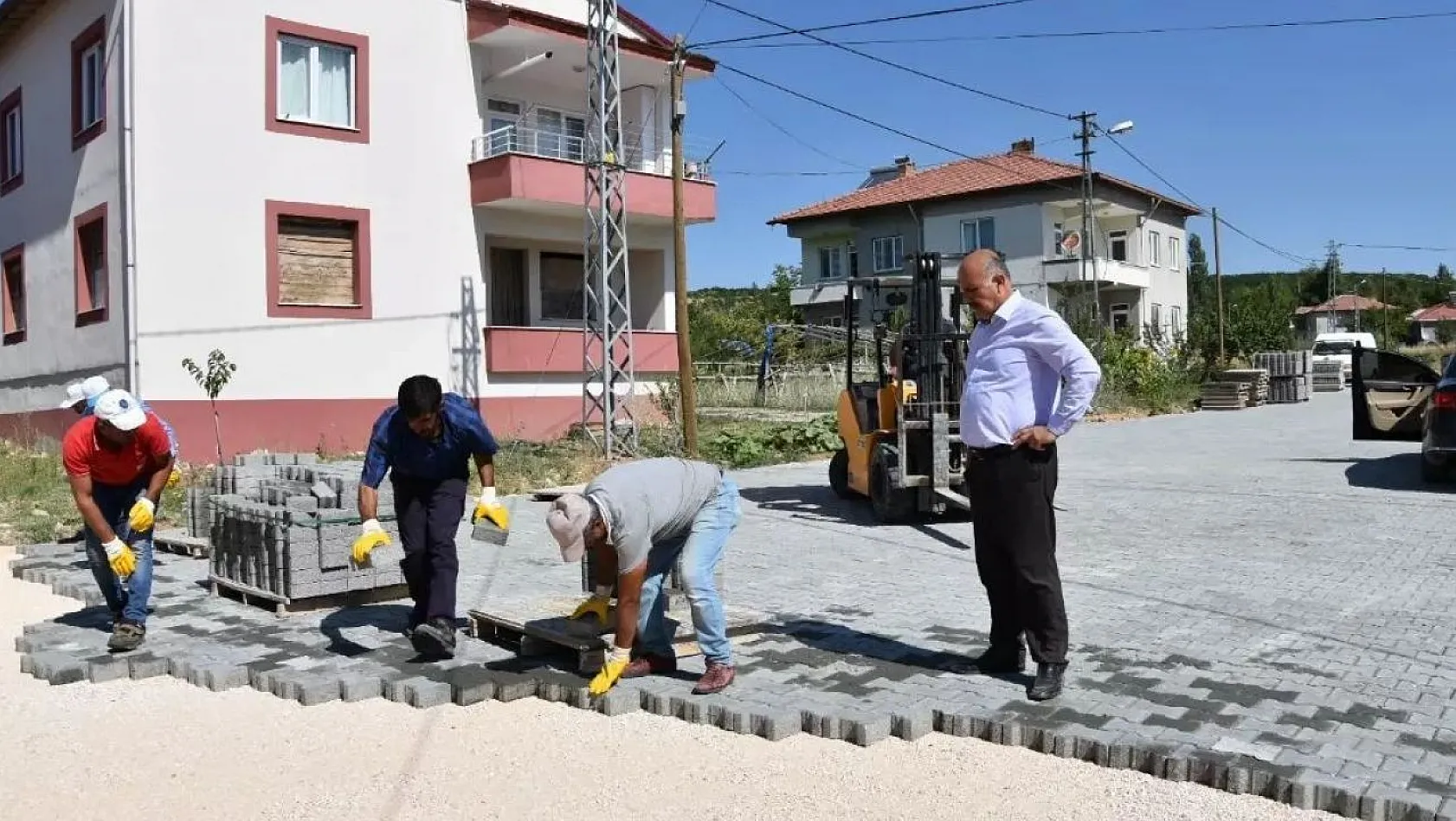 Doğanşehir'de asfalt ve parke çalışması