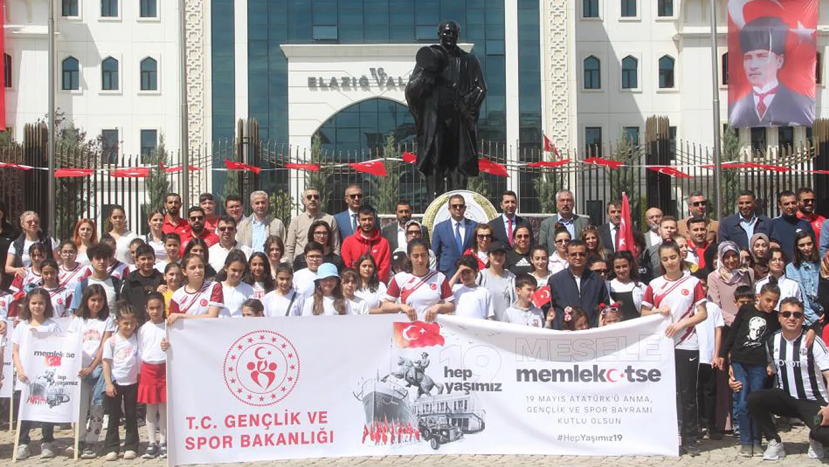 Elazığ, Atatürk'ü Anmaya Sabah Saatlerinde Başladı