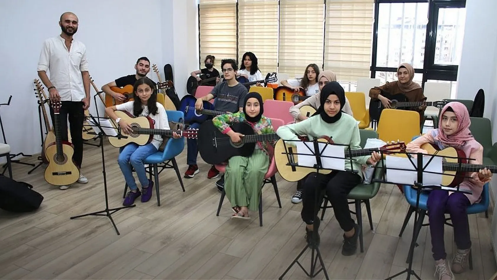 Elazığ Belediyesi'nin enstrüman kurslarına yoğun ilgi