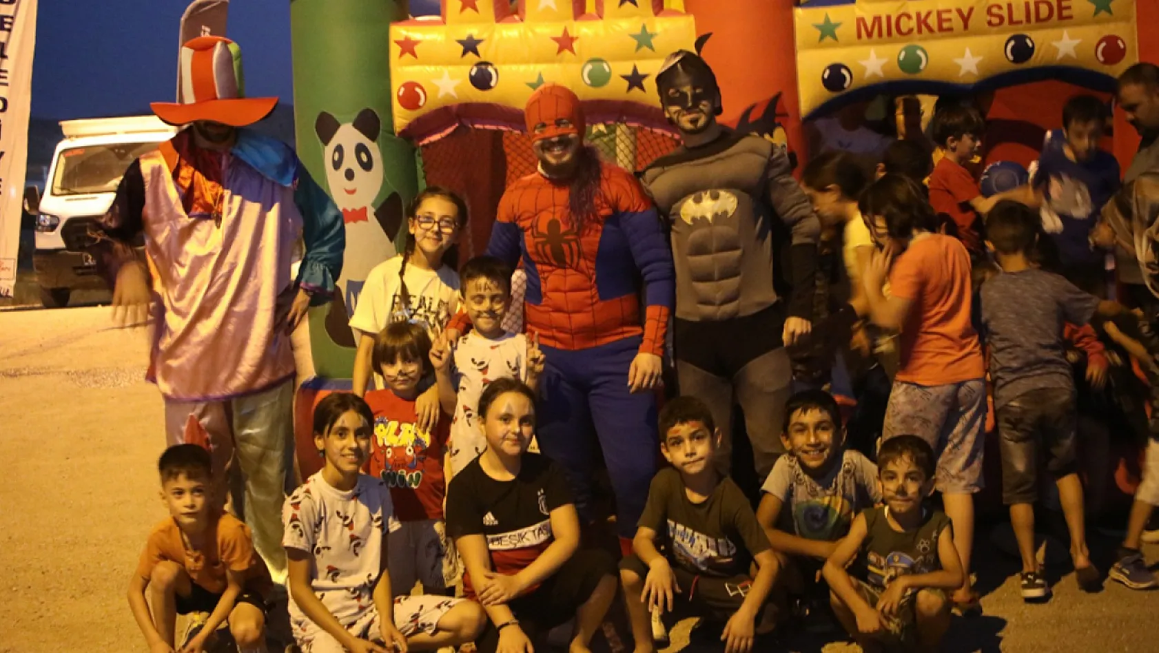 Elazığ Belediyesi'nin Sanayi Mahallesi'ndeki  Çocuk Eğlencesine Ailelerden Yoğun İlgi
