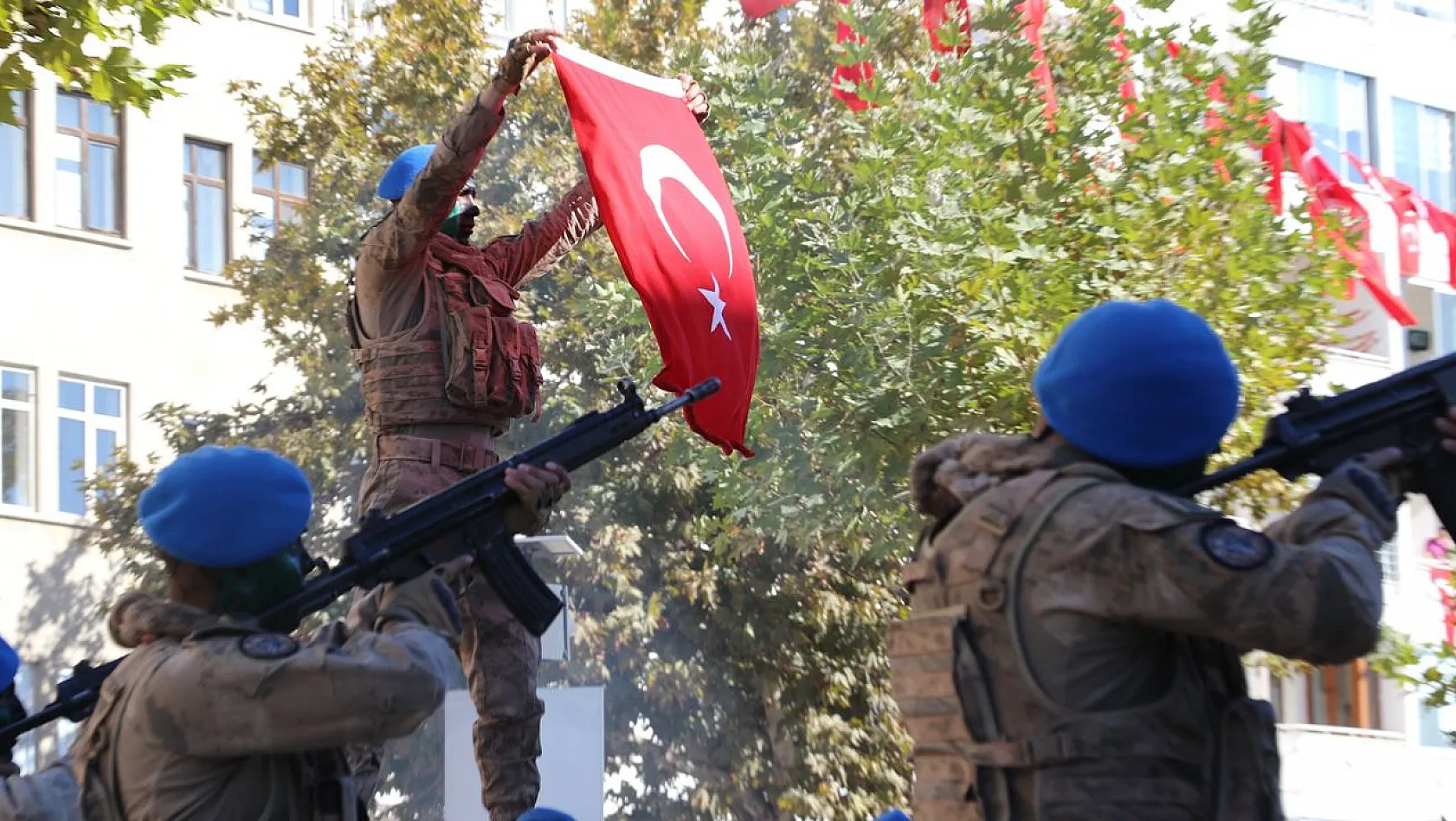 Elazığ'da 29 Ekim Cumhuriyet Bayramında Jöh'lerin Gösterisi Nefes Kesti