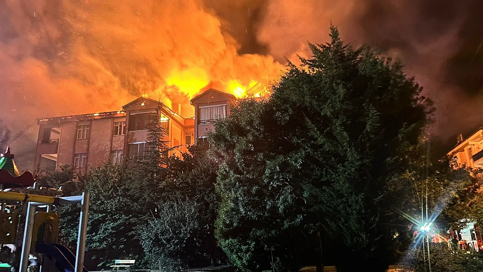 Elazığ'da 3 Saattir Süren Yangın Yoğun Uğraşlar Sonucu Söndürüldü!