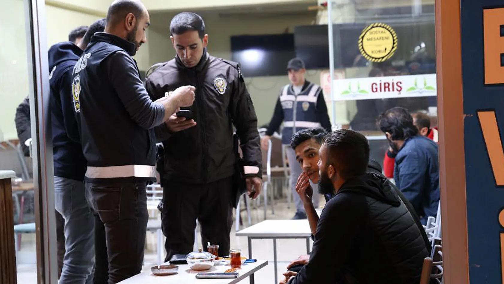 Elazığ'da 313 Polisin Katılımıyla Asayiş Uygulaması