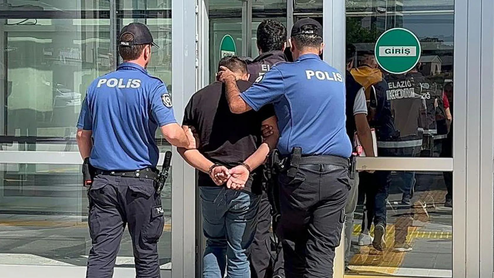 Elazığ'da 9 Şüpheliden 2'si Tutuklandı