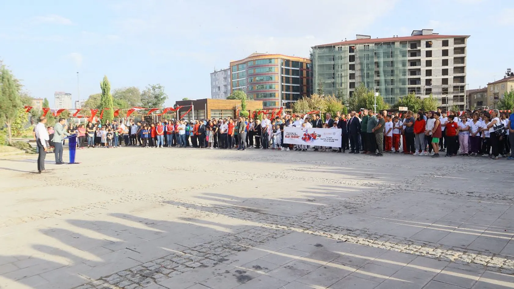 Elazığ'da Amatör Spor Haftası yürüyüşle başladı