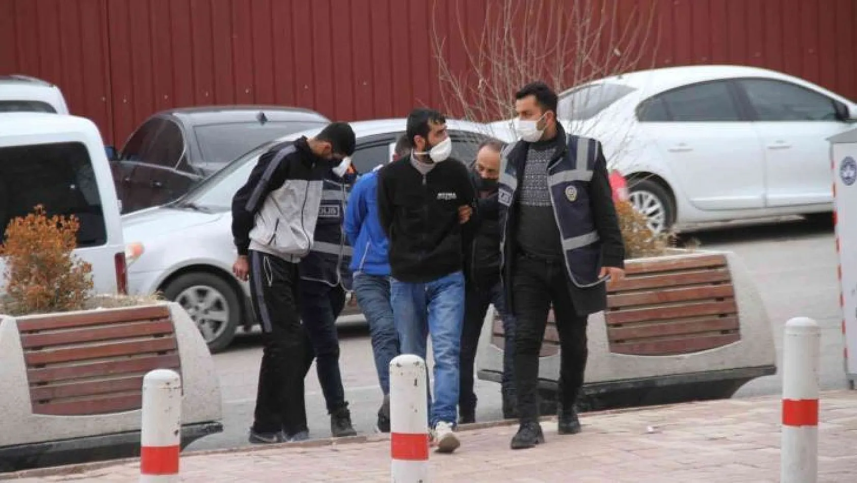Elazığ'da bir iş yerinden 80 bin liralık malzeme çalan 3 şüpheli yakalandı