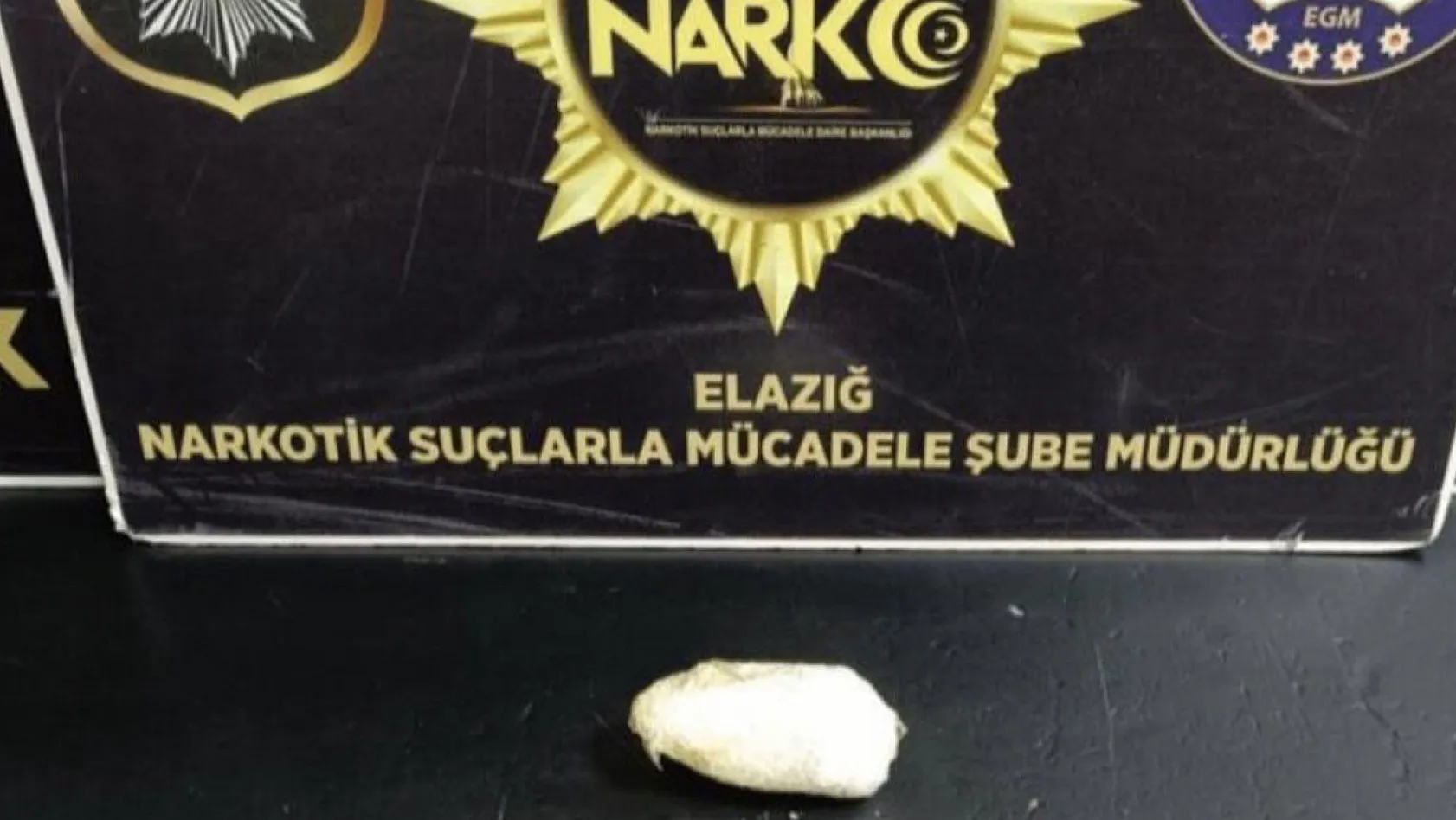 Elazığ'da Bir Şüpheli Uyuşturucu  Maddeyi Bakın Nereye Saklamış