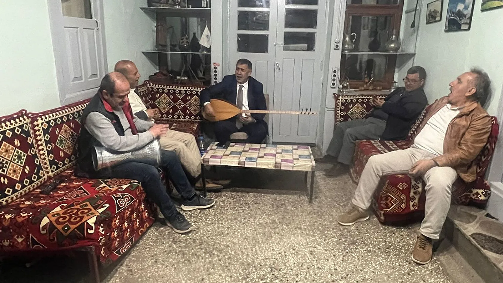 Elazığ'da Bu Mecliste 77 Yıldır Meşk Var 