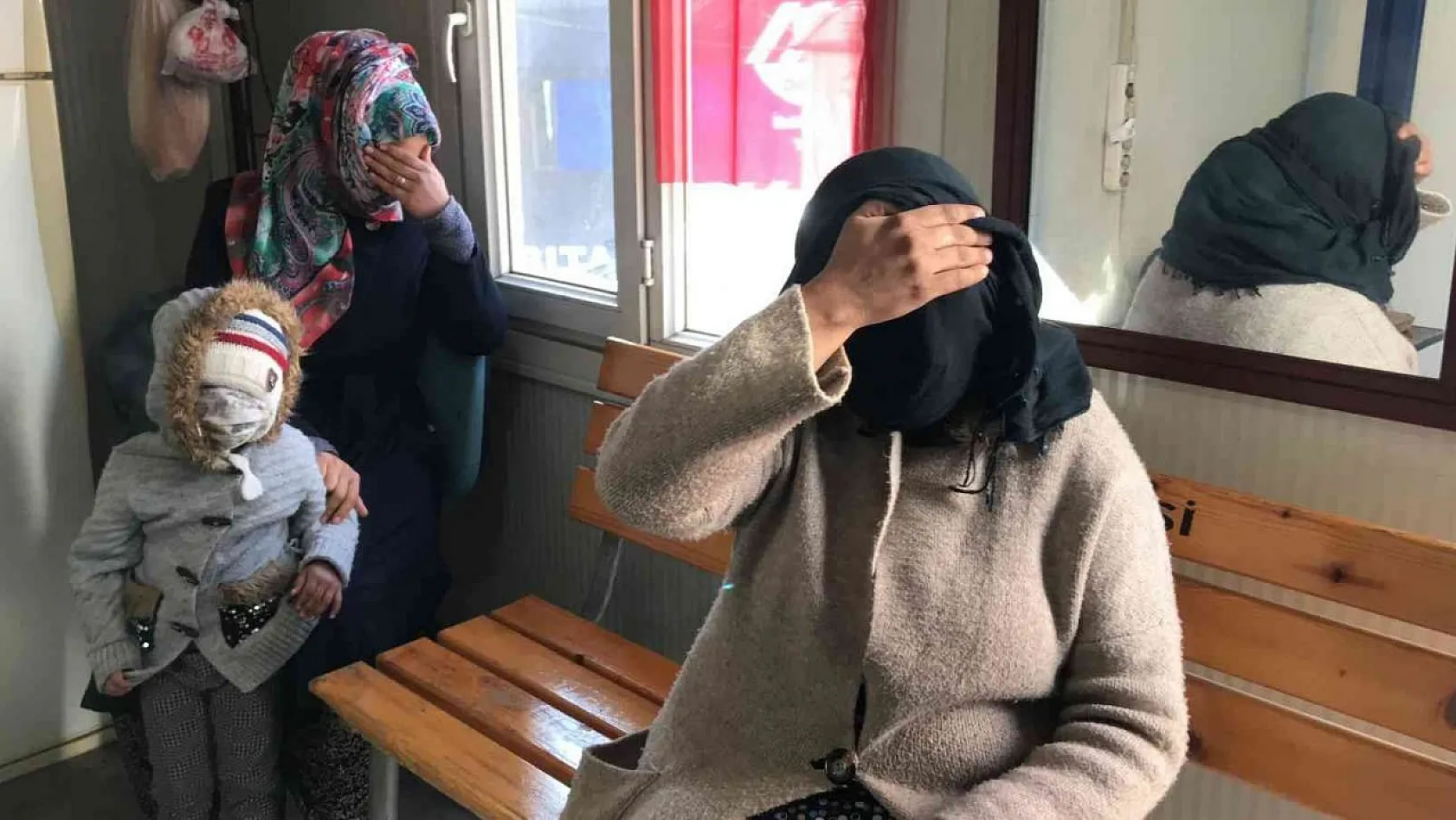 Elazığ'da dilenci operasyonu: Kimi gazetecilere tepki gösterdi, kimi kendini yerlere attı