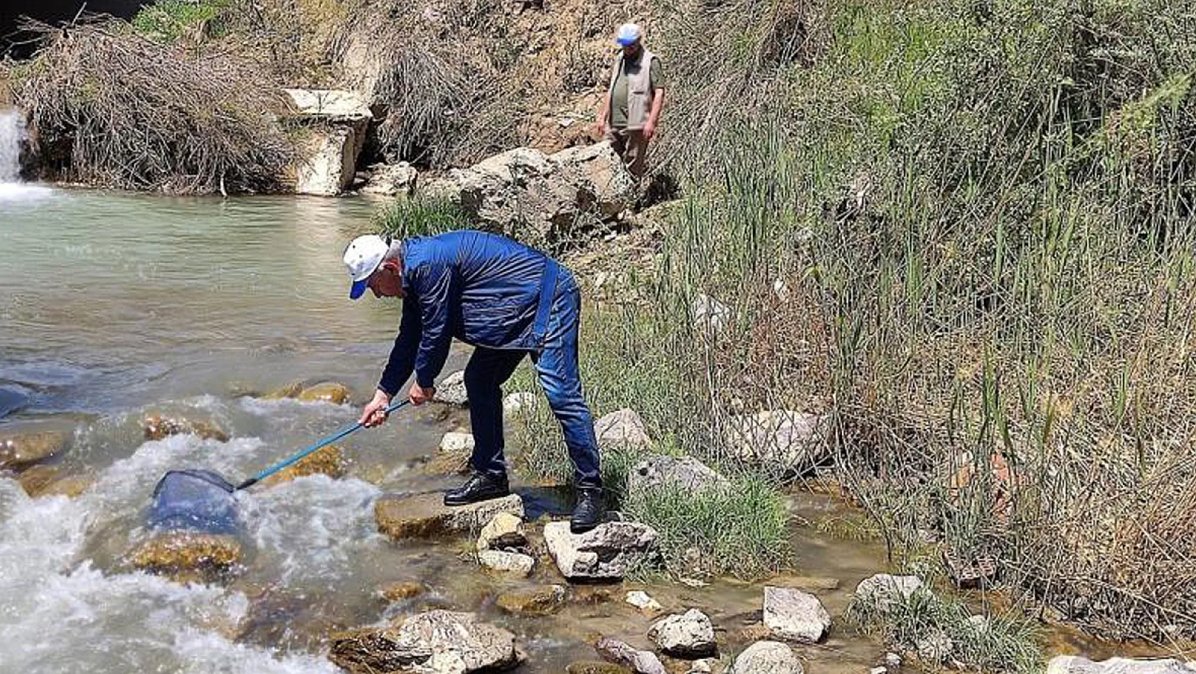 Elazığ'da Hazar İnci ve Siraz Balığı İzleme Çalışması Yapıldı