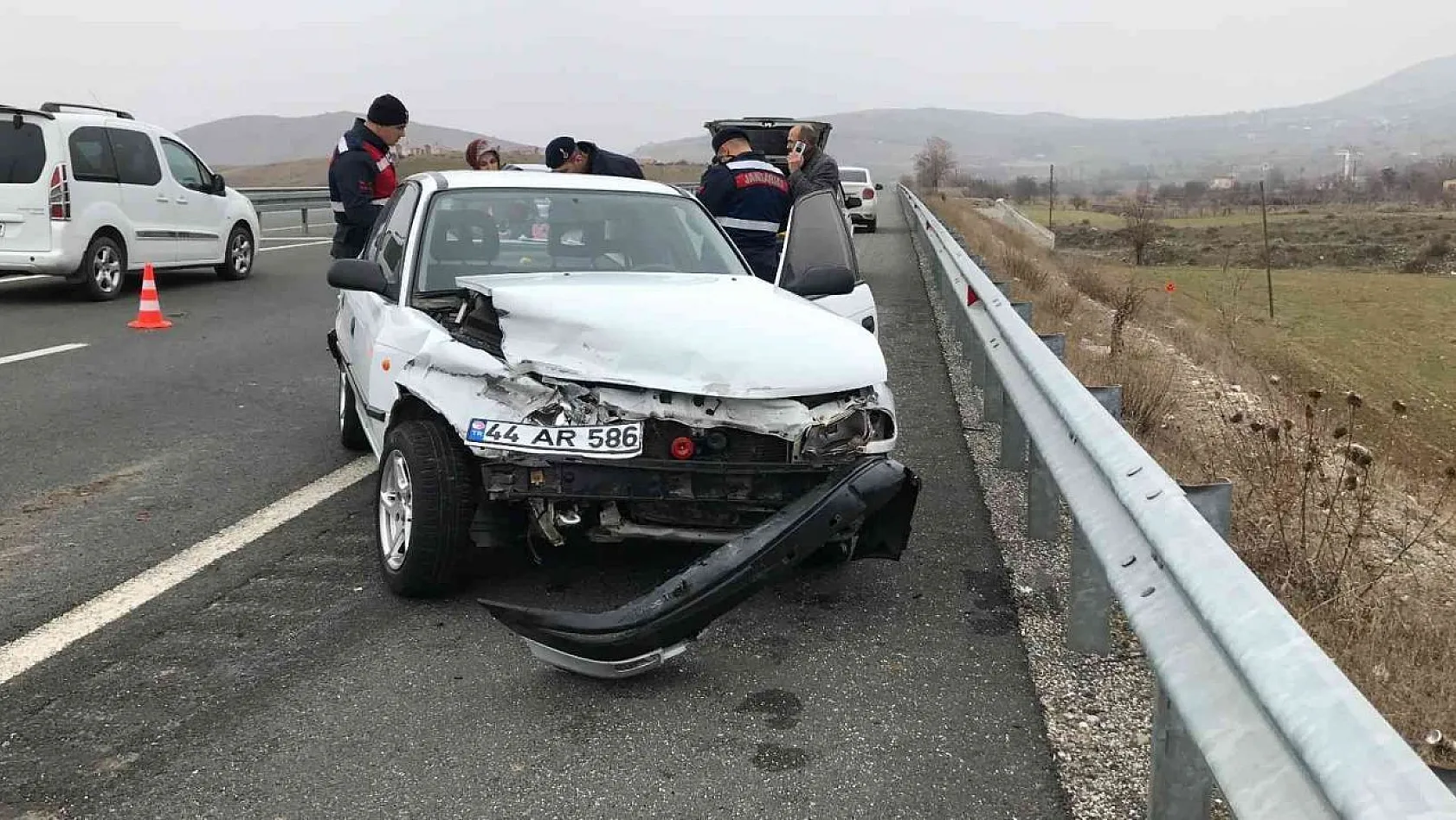 Elazığ'da trafik kazası: 4'ü çocuk 7 yaralı