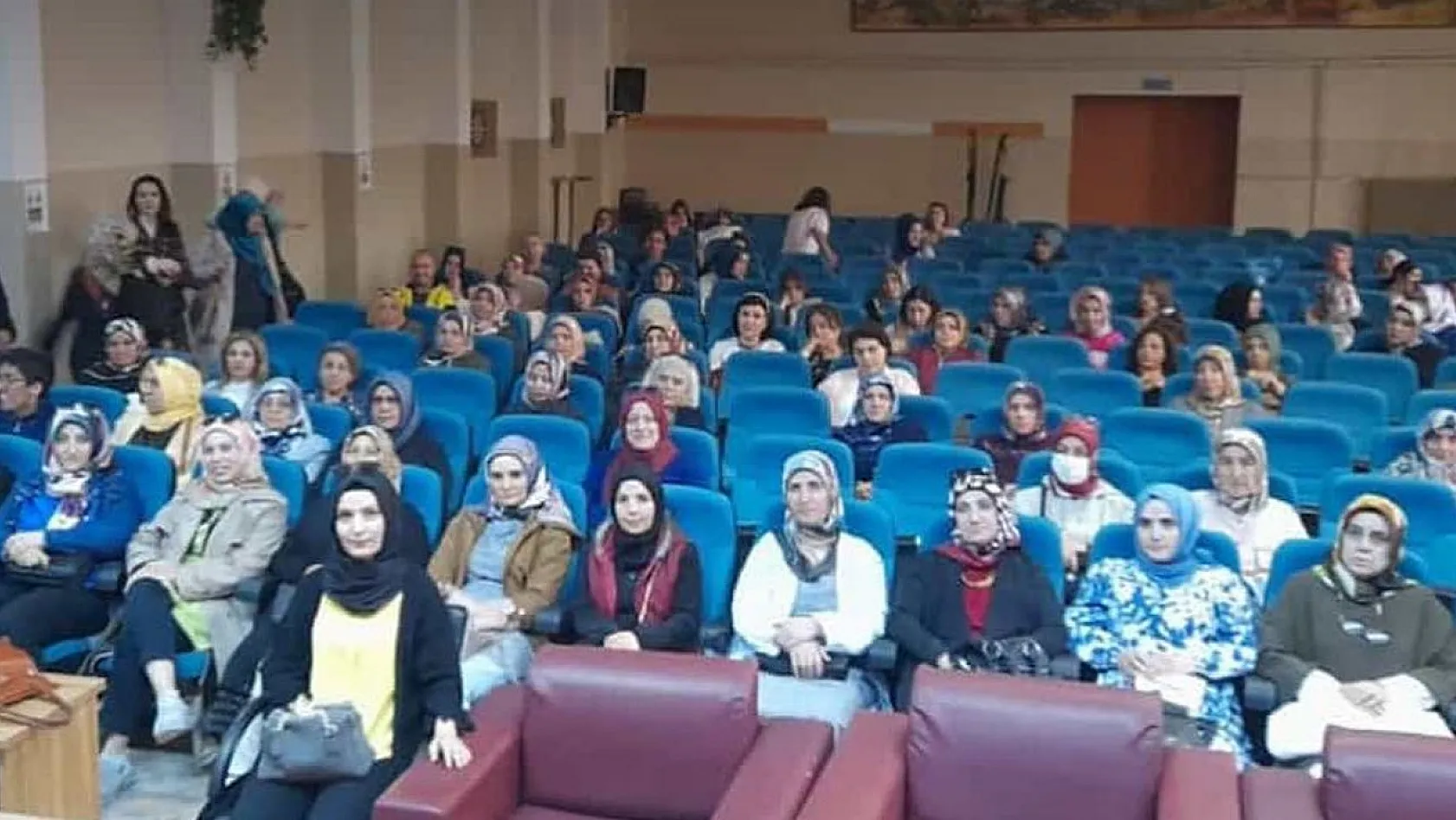 Elazığ'da, 'Türk Edebiyatında Aile' Konulu Eğitim