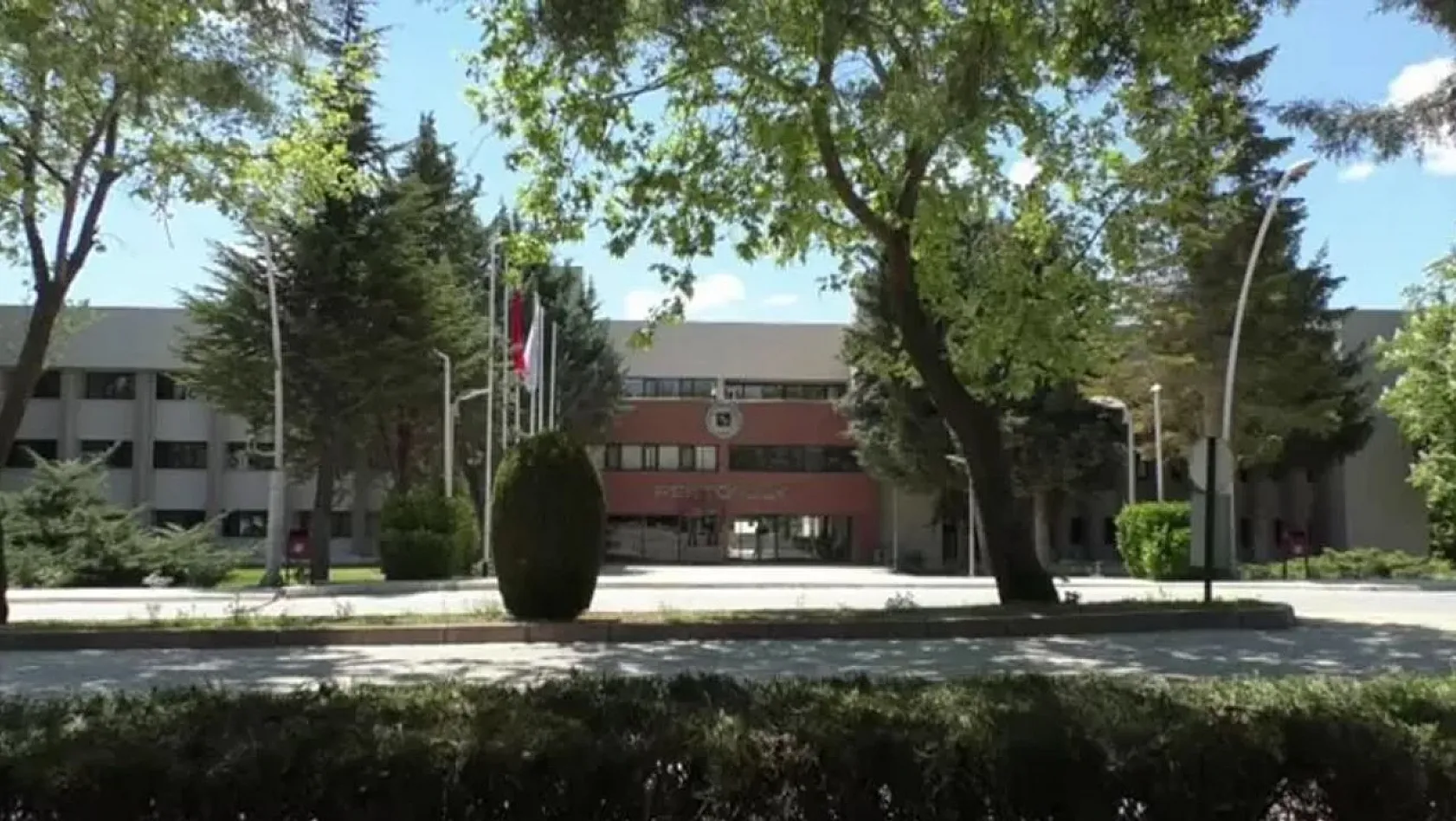 Fırat Üniversitesi 6 Alanda Dünyada İlk 1.000 Üniversite Arasına Girdi