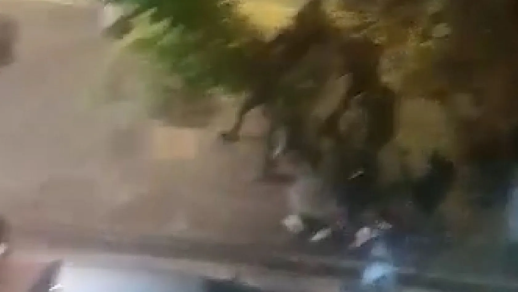 Gazi Caddesinde 2 grup arasında silahlı kavga