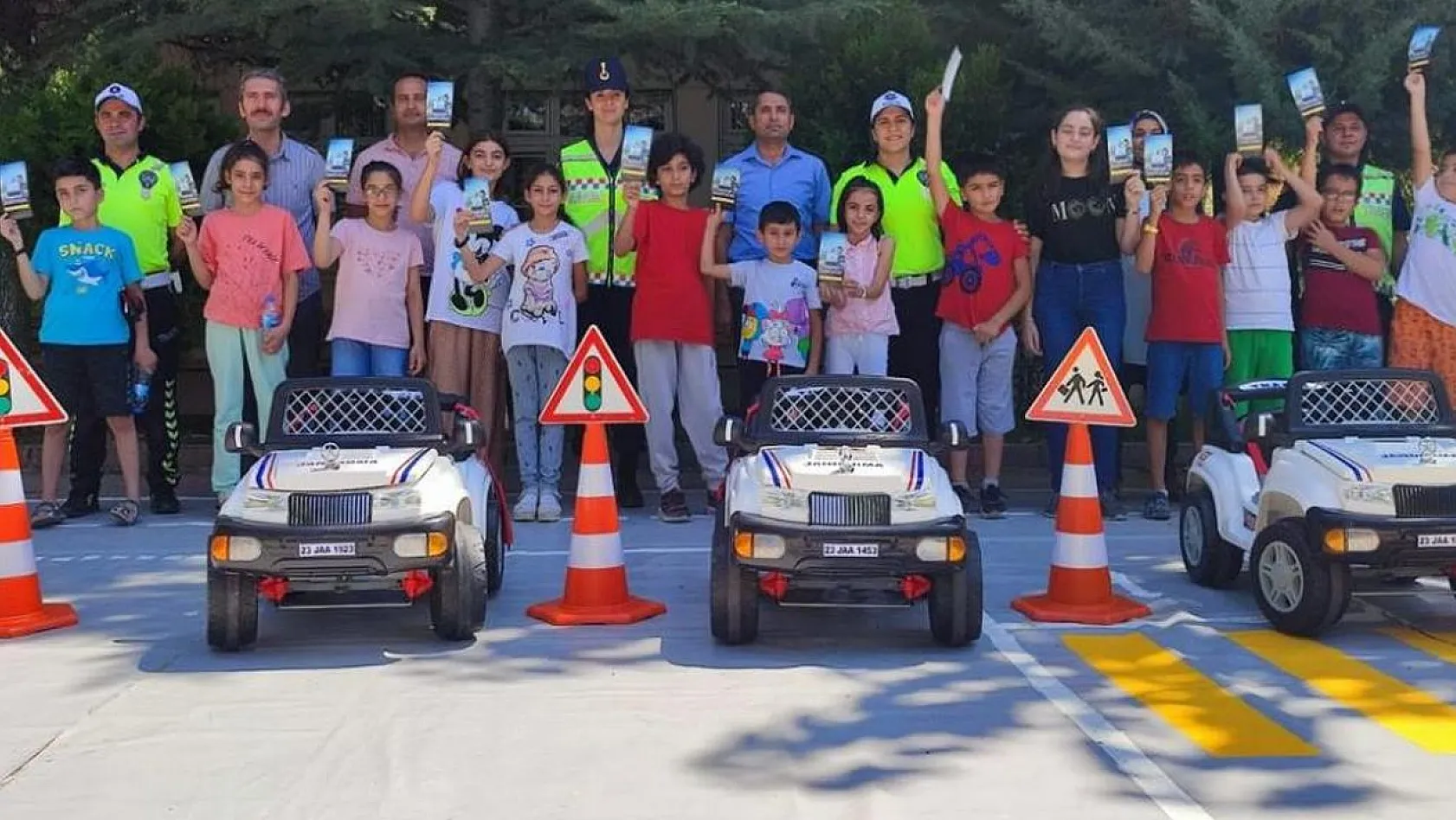 Jandarmadan öğrencilere trafik güvenliği eğitimi