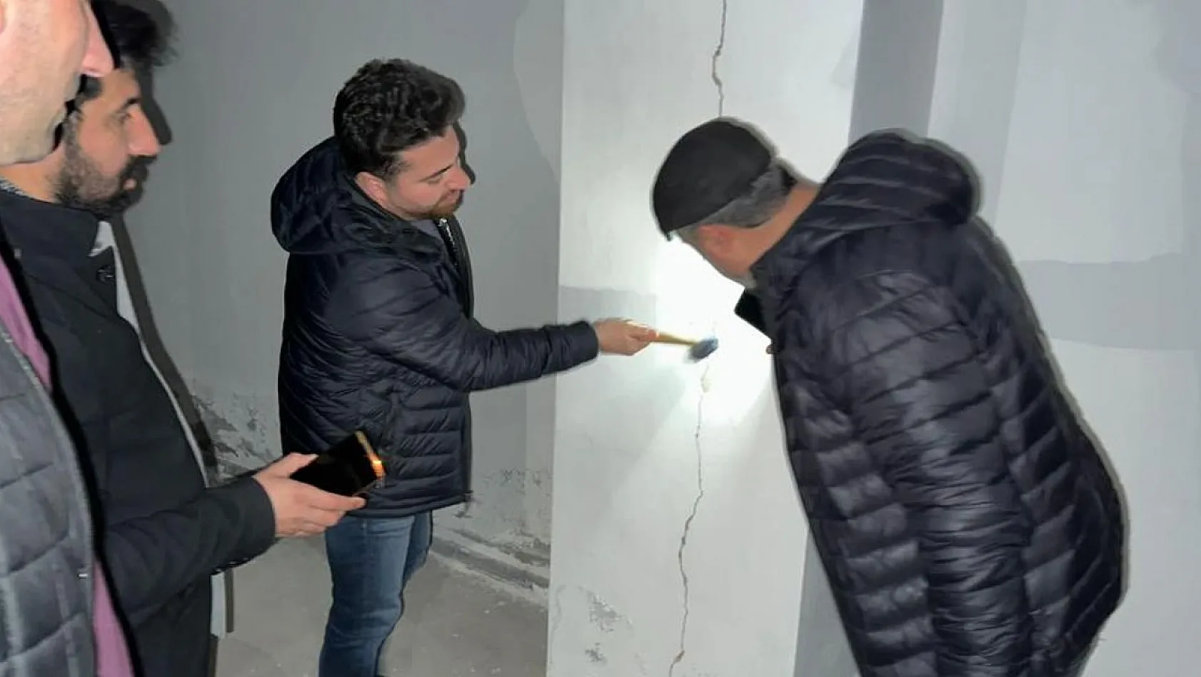 Karakoçan'da ağır hasarlı bina sayısı 40'a yükseldi