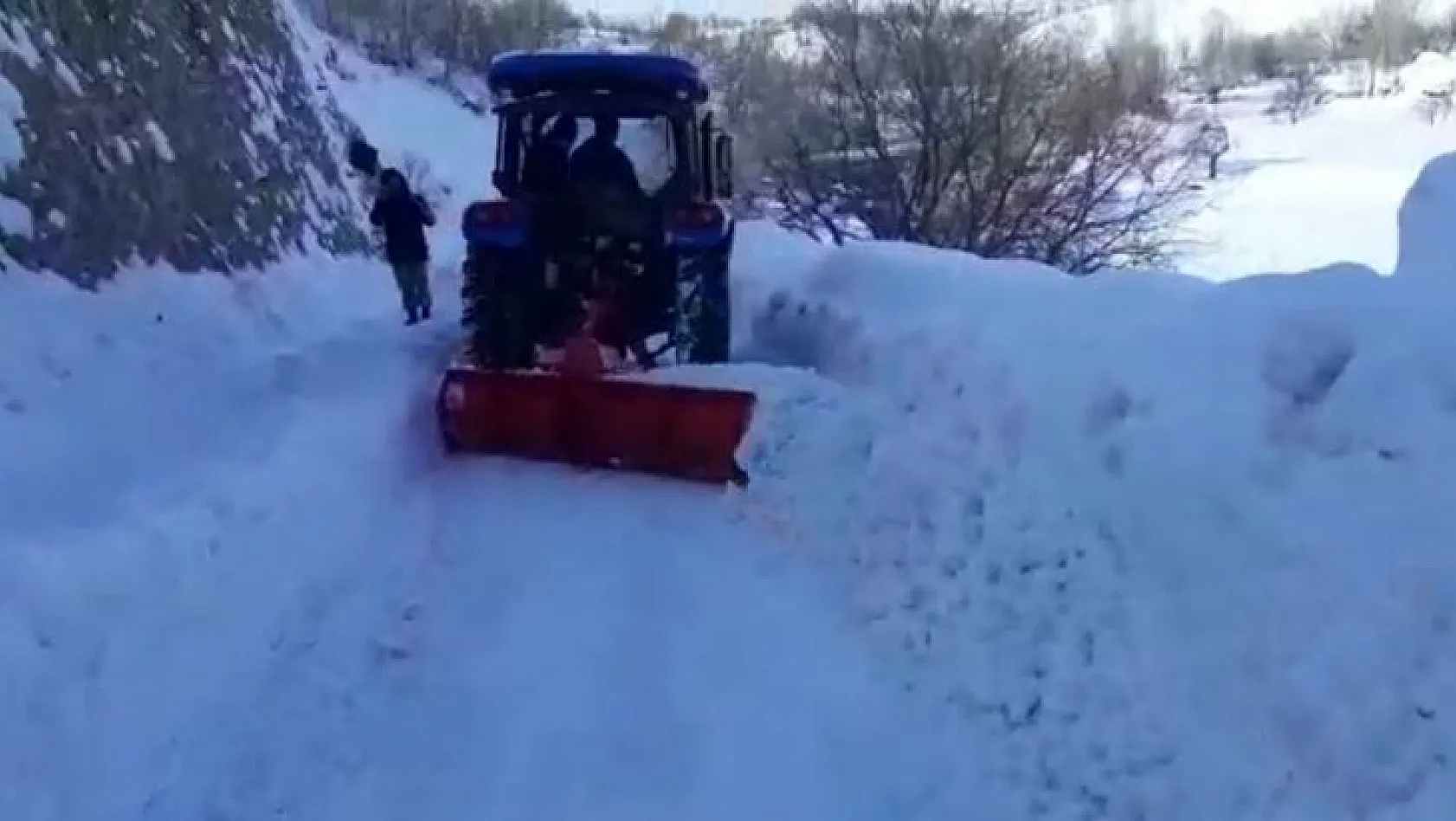 Kardan Kapanan Yolları Köy Sakinleri Kendileri Açtı