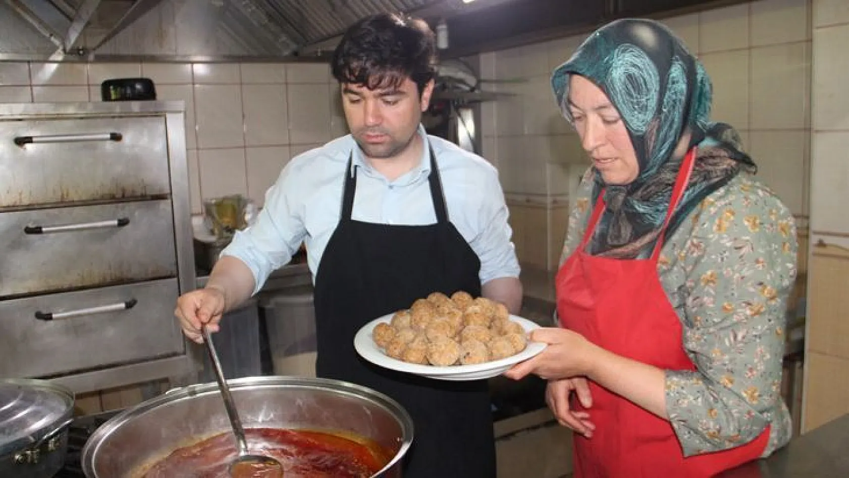 Kaymakam Türk Mutfağı Haftasında Kadınlarla Birlikte Mutfağa Girdi