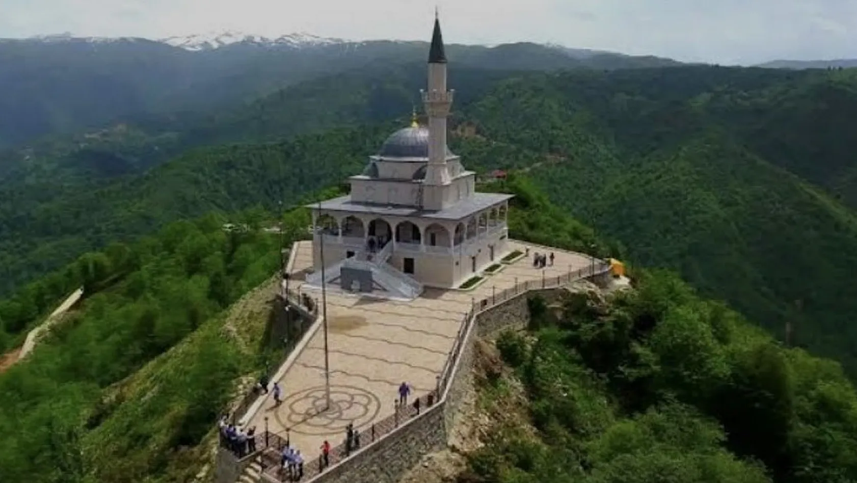 Kıble Dağı'nın Zirvesindeki Camiinin Yapılış Serüveni