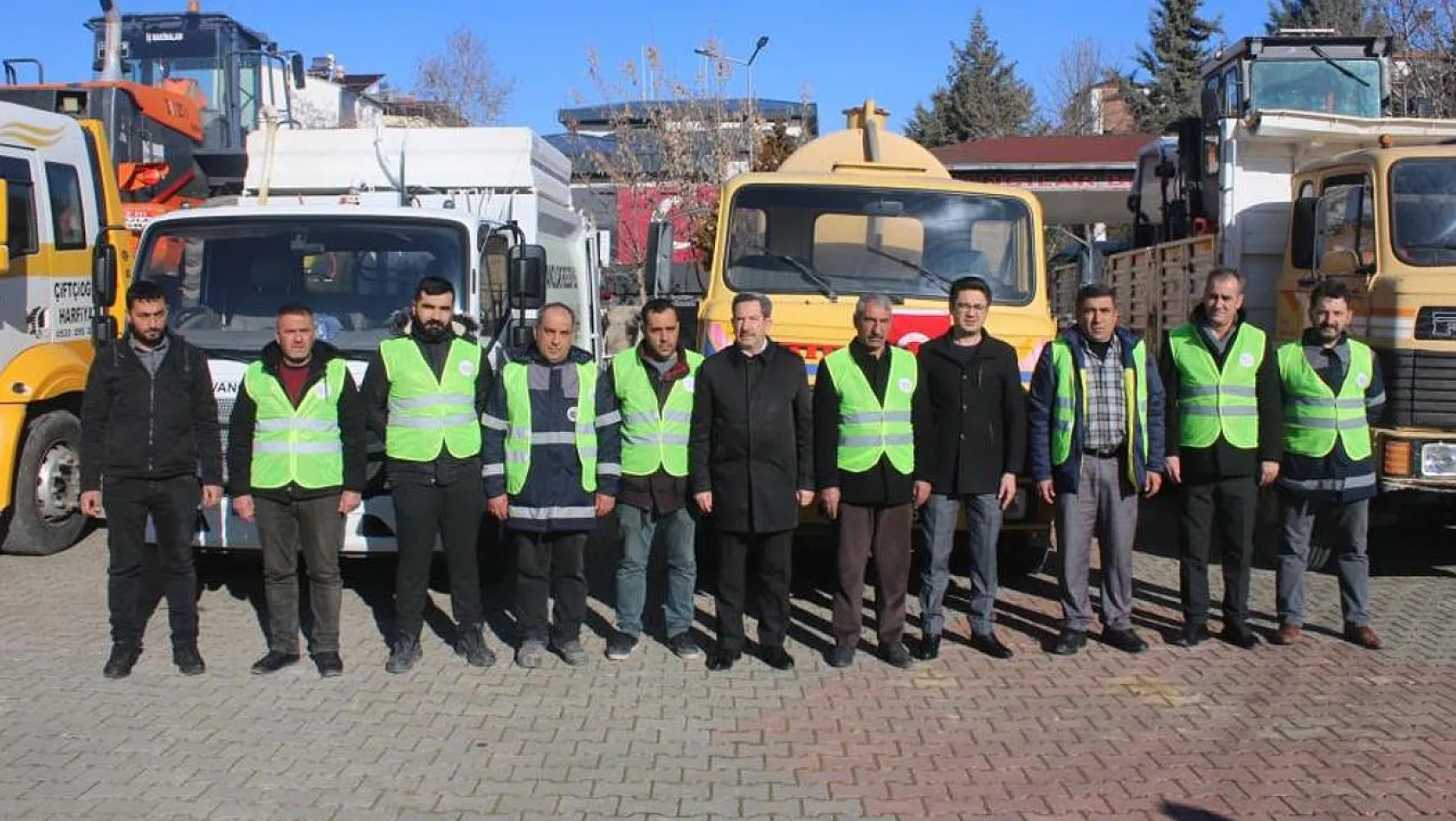 Kovancılar'dan deprem bölgesine araç ve personel desteği