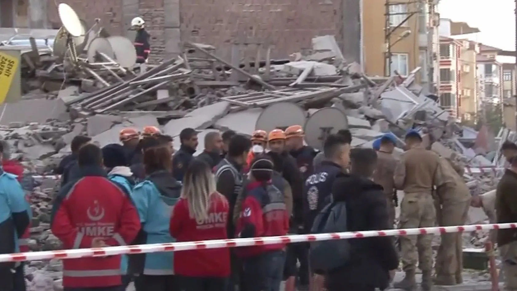 Malatya'da 5 Katlı Bir Bina Çöktü